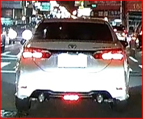 閃耀奪目的後車燈