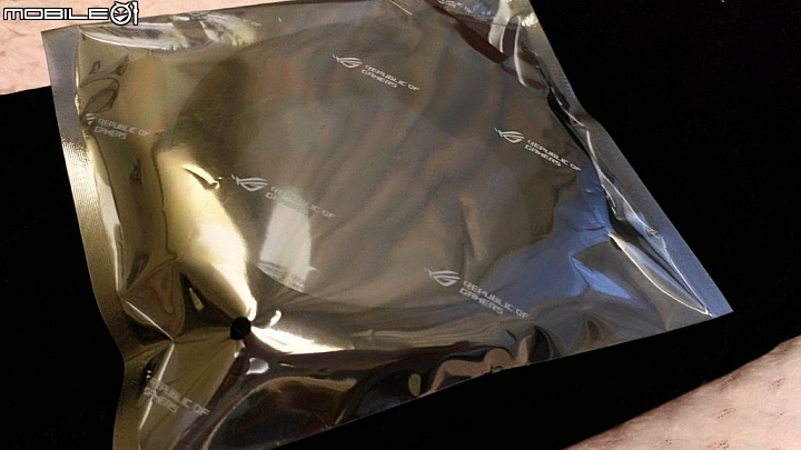 信仰開箱 ROG Claymore RGB 可分離組合機械鍵盤