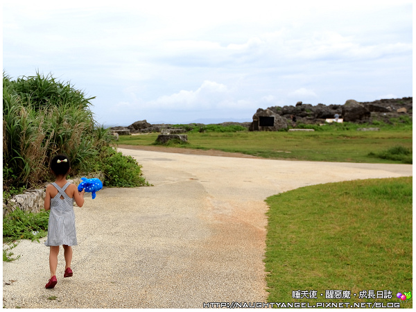 【沖繩自駕景點】殘波岬有唯美海灘、白色燈塔、斷崖峭壁、殘波大獅子，還有2016年最新的✦親子娛樂劇場.琉球忍者〈LEQUIOS THEATER IN 殘波〉