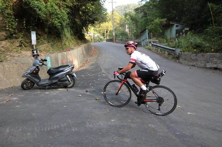 公路與登山的混搭 ─ CT盤搭配11-40T=0.85超轉齒比 使用心得報告