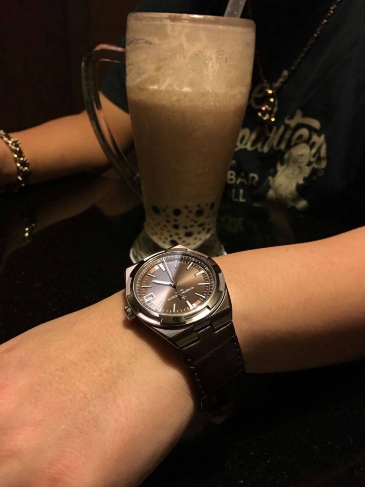 2016年江詩丹頓Overseas縱橫四海棕面款，鋼、皮、膠帶打包一次擁有！