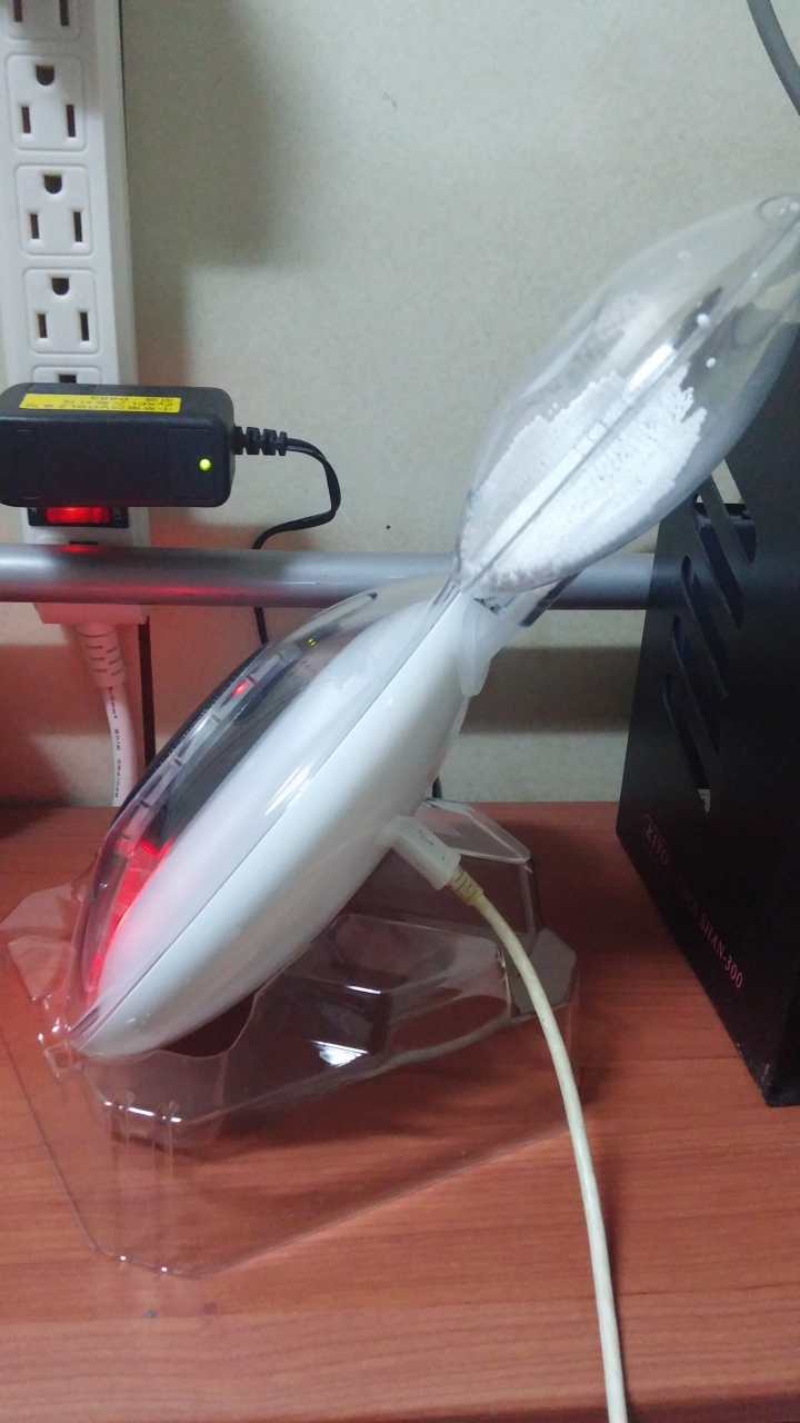 外型漂亮,聲音好聽的 陽泰電子yontouch eye LED燈立體聲藍牙喇叭 小小開箱