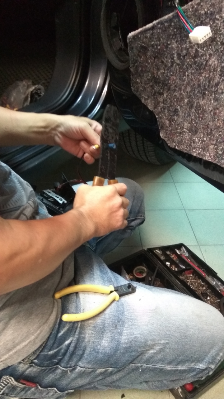 把原廠音響喇叭換了 !! 五張小朋友含安裝