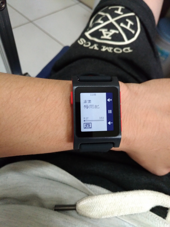 kickstarter募資第一名，續航力可達七天的智慧型手錶 - pebble 2 開箱及上手應用