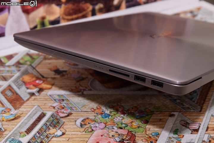 全金屬窄邊框輕薄筆電ASUS ZenBook UX410UQ