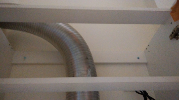 (急)請問懂防水施作的朋友,透天新成屋頂樓這些狀況合理嗎?