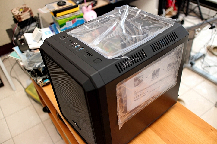 [心得] 視博通小尖兵 M-ATX機殼 (除錯心得爆多