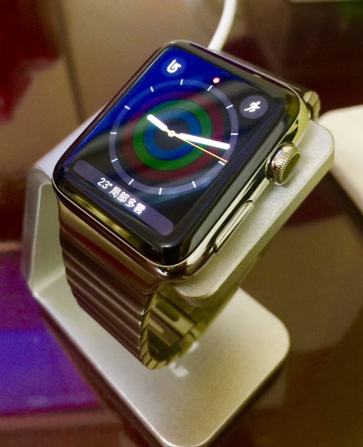 等了5個星期終於到貨了～人生第一隻apple watch