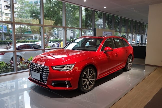 Audi A4太美，賞車喝咖啡