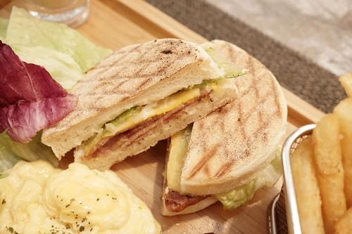 【台南早午餐】鬥牛士經典牛排｜挑戰最牛逼の牛排早午餐！湯品、甜點和飲料無限暢飲！