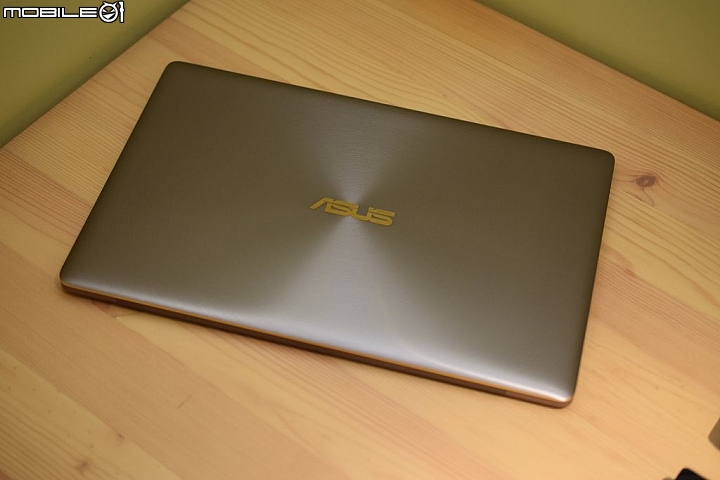 開箱 12.5 吋 ASUS Zenbook 3 UX390 石英灰