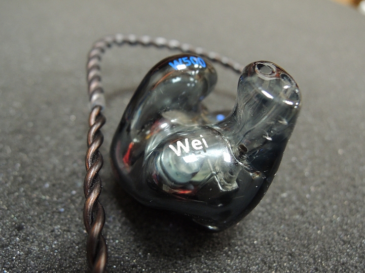 [開箱] 人生第一支客製耳機 AAW  -  W500（圖多）