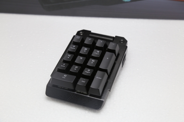 ROG Claymore RGB 機械鍵盤 真是有信仰才能開箱