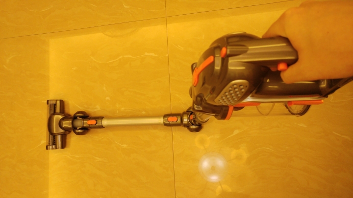 鑫愛家無線手持吸塵器VC-168與愛建無線手持吸塵器VC-219A開箱與簡易評比