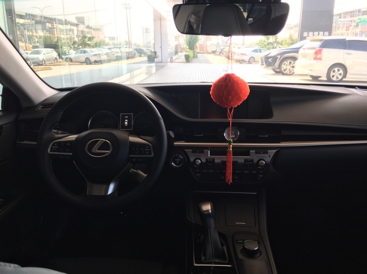 今天交車子~~ES300H
