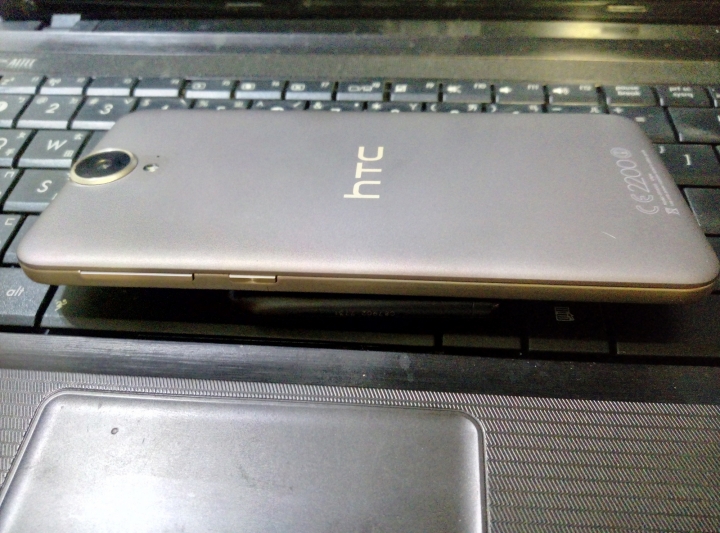 HTC E9+電池膨脹及正廠副廠電池判別更換過程
