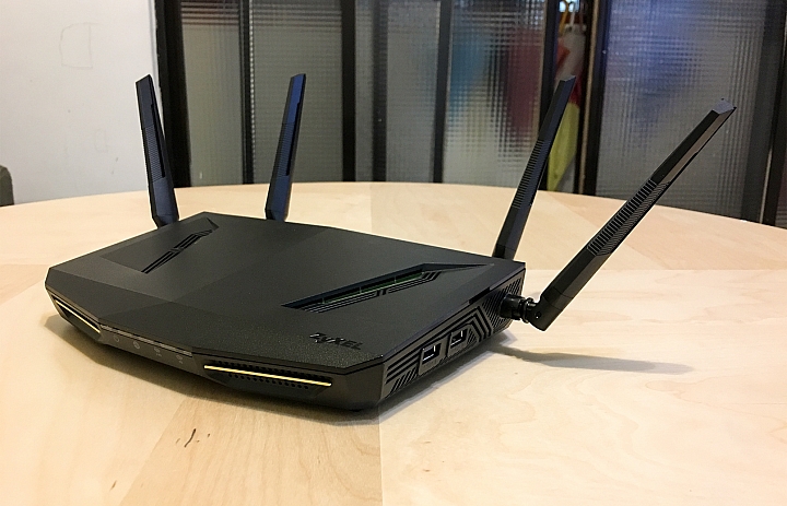 [簡易開箱] 看起來滿威的 - 合勤ARMOR Z2 電競等級ac2600無線路由器(圖有點多)