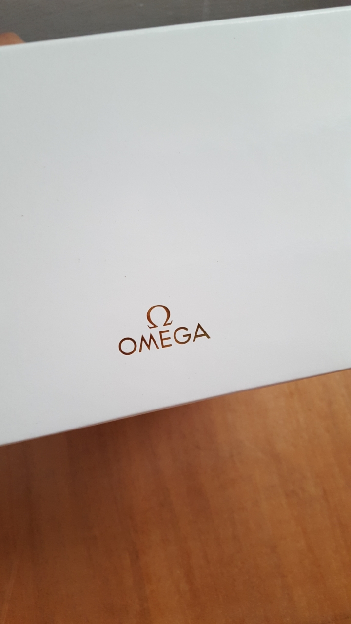 Omega seamaster 18k 可以幫忙鑑定一下錶嗎