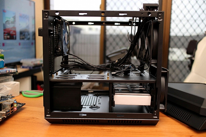 [心得] 視博通小尖兵 M-ATX機殼 (除錯心得爆多