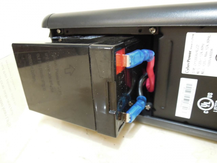 替 NAS 找個好搭檔 - CyberPower 1KVA UPS