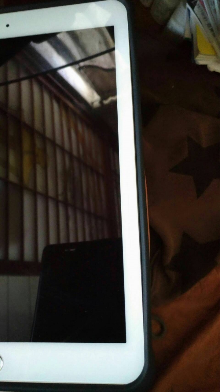 UAG的air2殼,邊邊這樣正常嗎