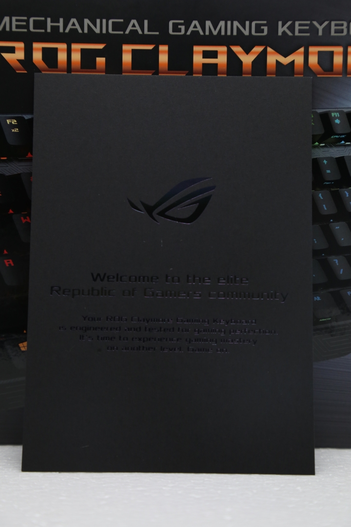 ROG Claymore RGB 機械鍵盤 真是有信仰才能開箱