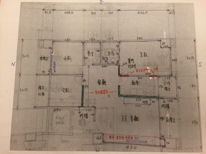 ［請益］廚房位置適合更動嗎？2大2小家庭2個女兒三房兩廳格局同房後再分房大家都怎麼評估呢？拜託板上神人幫我看看如何規畫比較好？