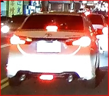 閃耀奪目的後車燈