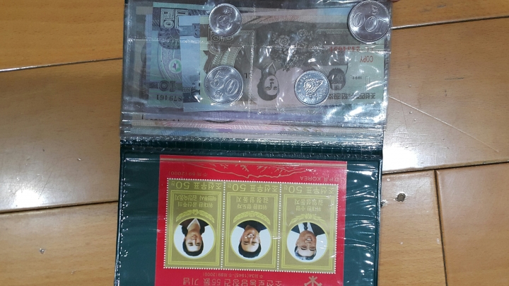 可以幫我看一下   這個北韓 朝鮮冒死帶回的東西是否有值得...