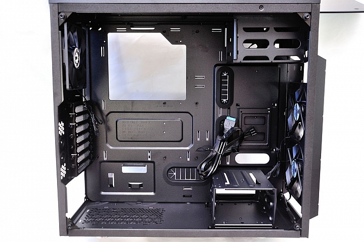 支援 AURA 燈光控制機能，BitFenix 火鳥 Aurora 透側機殼開箱測試