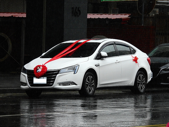 Luxgen S5新娘車高貴大方，迎接人生另一個幸福美滿旅程，很幸福！