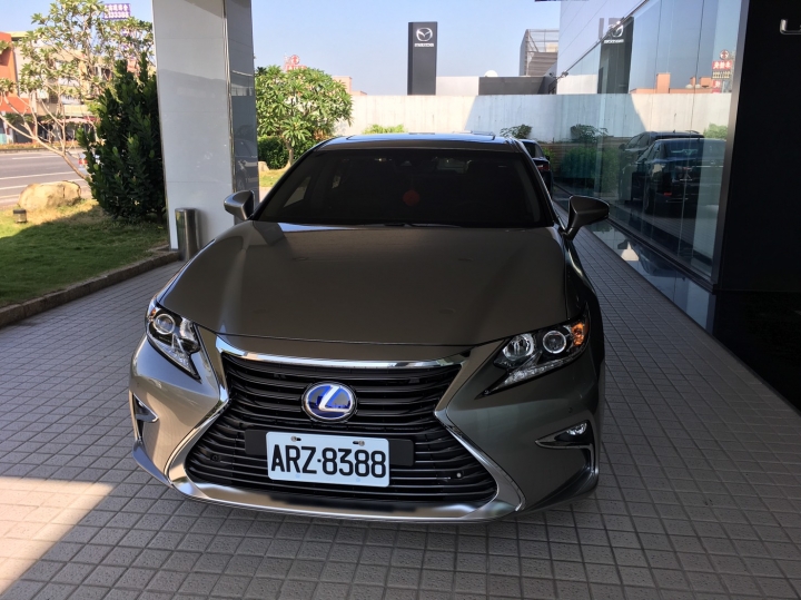 今天交車子~~ES300H