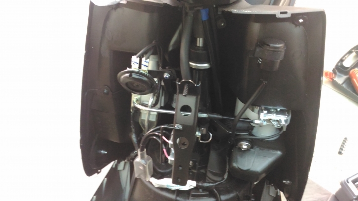 DIY Yamaha AXIS Z 勁豪小夜燈更換 加裝電壓表與點菸頭充電座