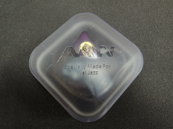 [開箱] 人生第一支客製耳機 AAW  -  W500（圖多）