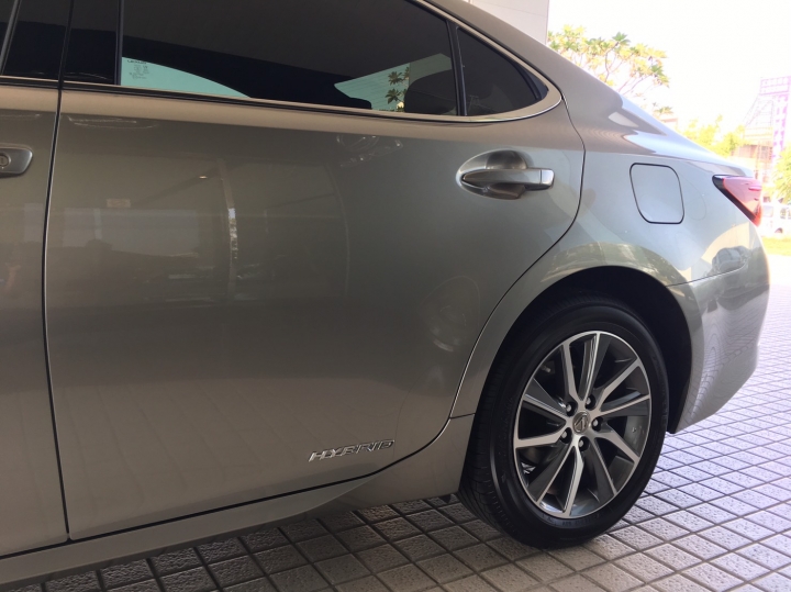 今天交車子~~ES300H