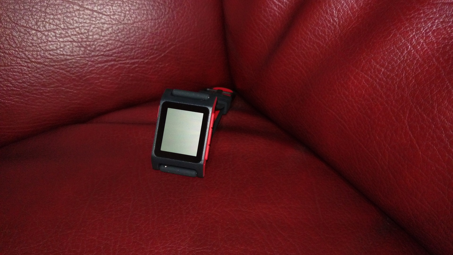 最早成功的智慧錶品牌，新一代產品 Pebble 2 開箱