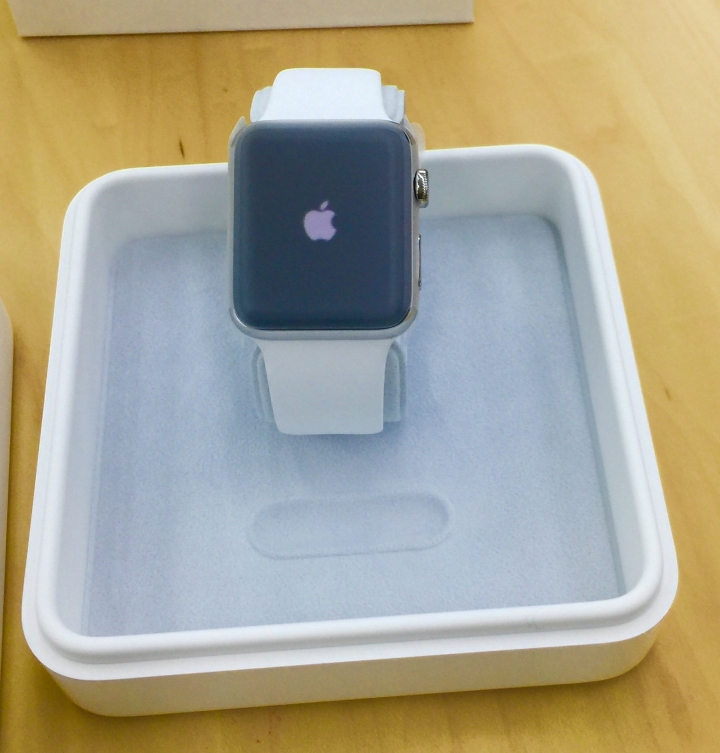 等了5個星期終於到貨了～人生第一隻apple watch