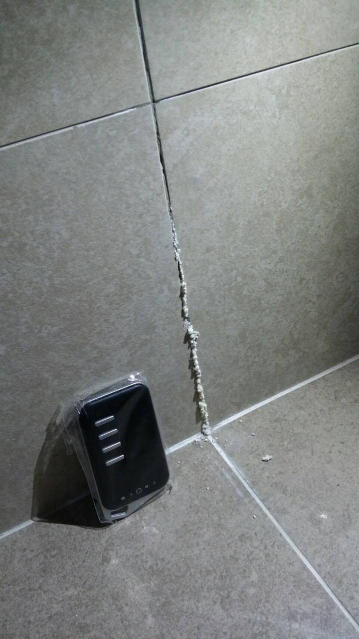 請問這個是壁癌還是什麼東西呢?? ^_^"