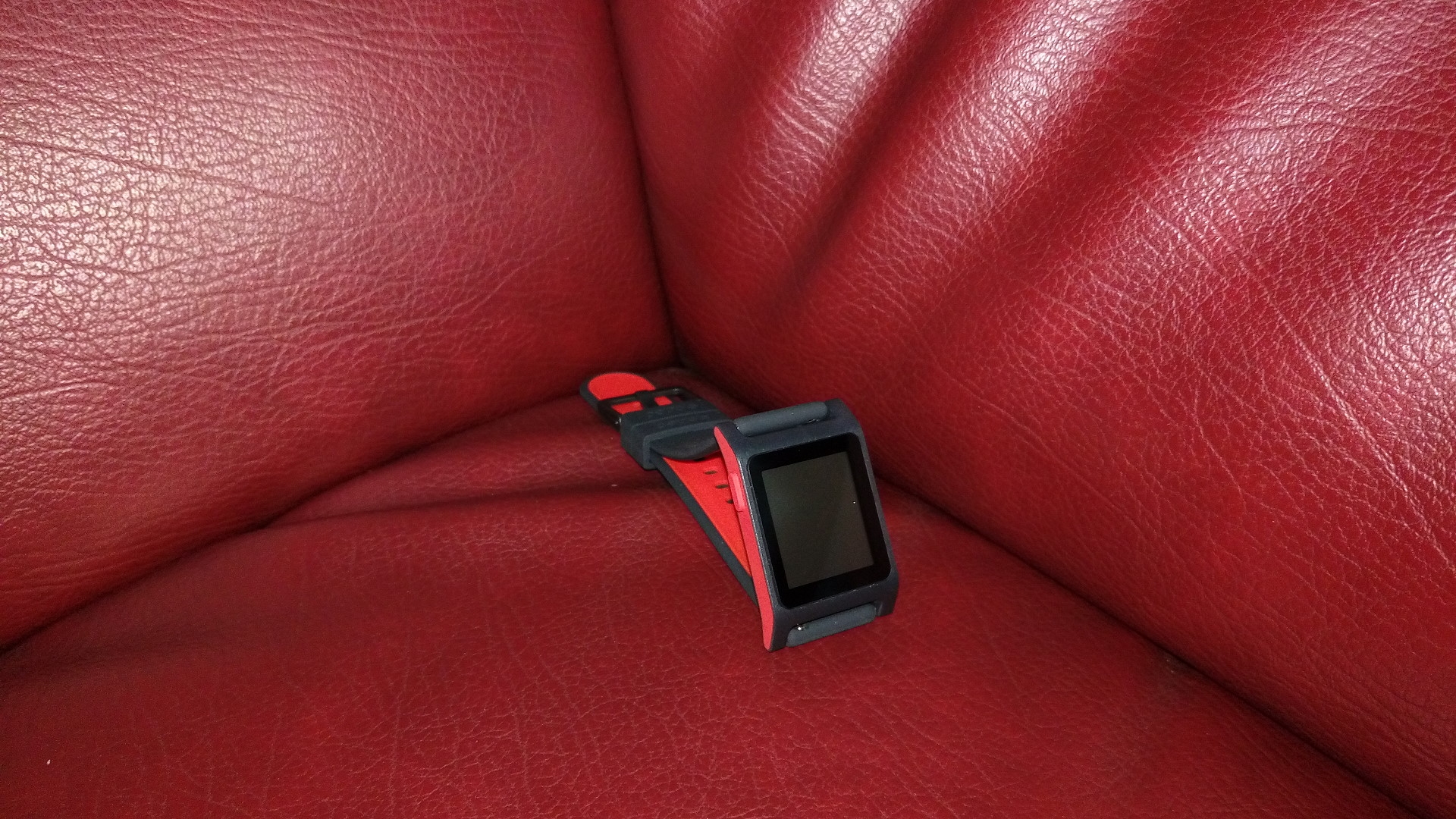 最早成功的智慧錶品牌，新一代產品 Pebble 2 開箱