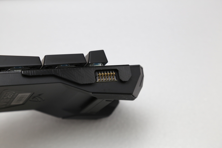 ROG Claymore RGB 機械鍵盤 真是有信仰才能開箱
