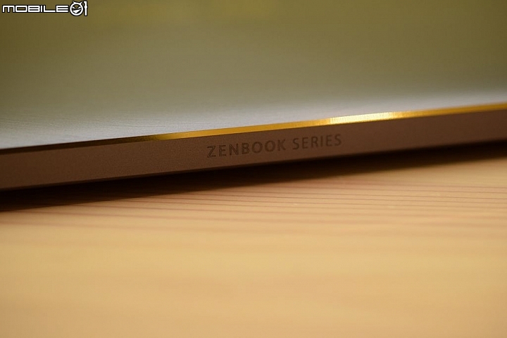 開箱 12.5 吋 ASUS Zenbook 3 UX390 石英灰