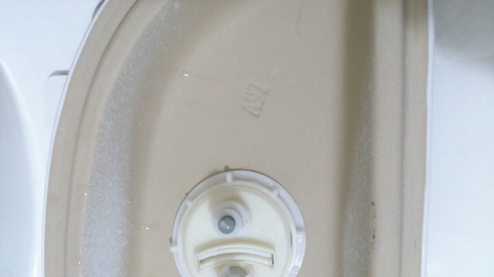 求救!!馬桶漏水了.....