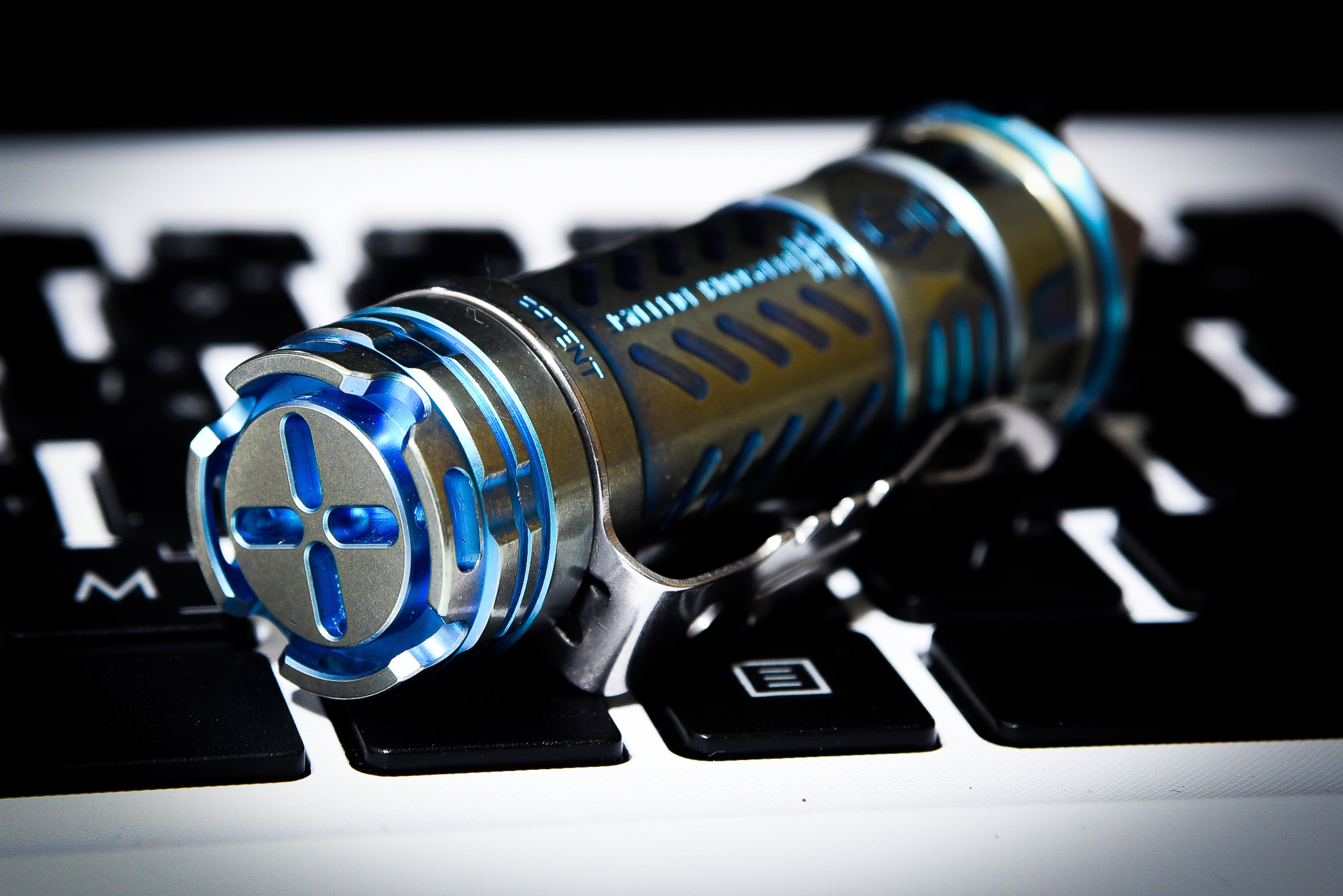 可愛的Olight 傲雷 H1 靈狐 500流明 頭燈