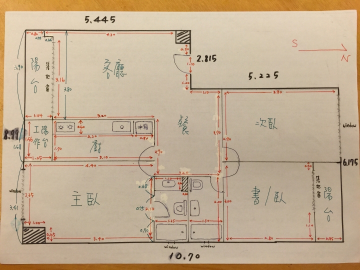 ［請益］廚房位置適合更動嗎？2大2小家庭2個女兒三房兩廳格局同房後再分房大家都怎麼評估呢？拜託板上神人幫我看看如何規畫比較好？