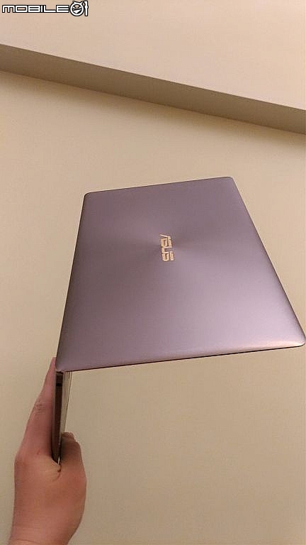 開箱 12.5 吋 ASUS Zenbook 3 UX390 石英灰
