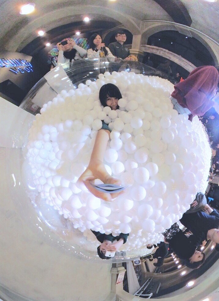 【台北華山文創園區 | 展覽】專屬大人的遊樂場 x 超好玩白色球池 ∞ GQ夜博館 Good Night Museum