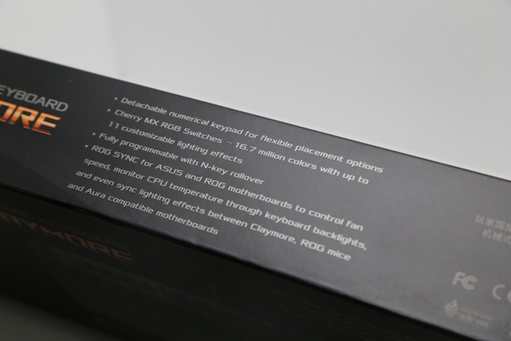 ROG Claymore RGB 機械鍵盤 真是有信仰才能開箱
