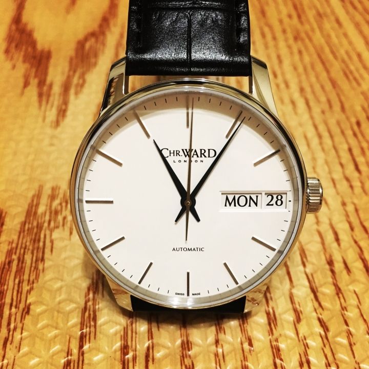 ［簡易開箱］Christopher Ward C9 Big Day-Date
