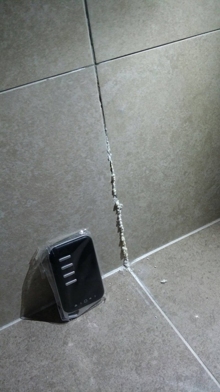 請問這個是壁癌還是什麼東西呢?? ^_^"