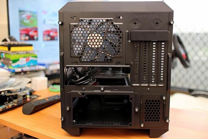 [心得] 視博通小尖兵 M-ATX機殼 (除錯心得爆多